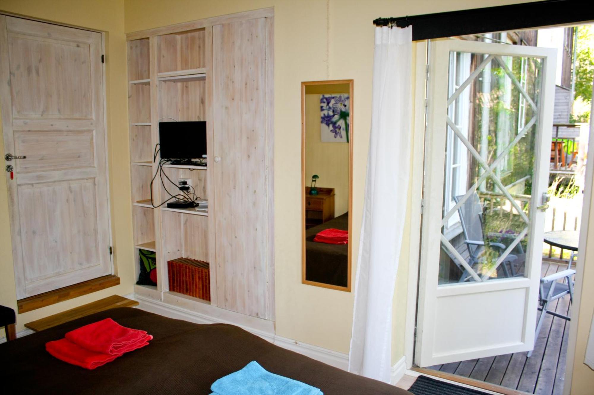 B&B Eco-Village 12 Min From City Стокхолм Екстериор снимка