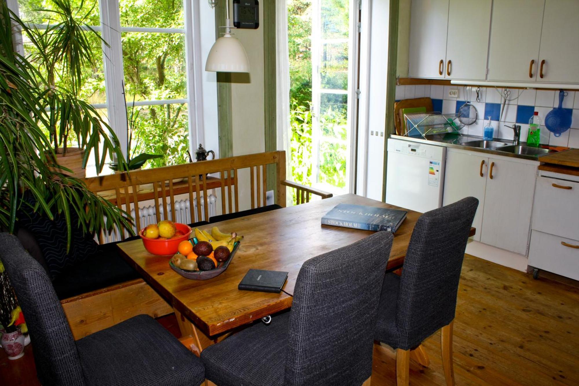 B&B Eco-Village 12 Min From City Стокхолм Екстериор снимка